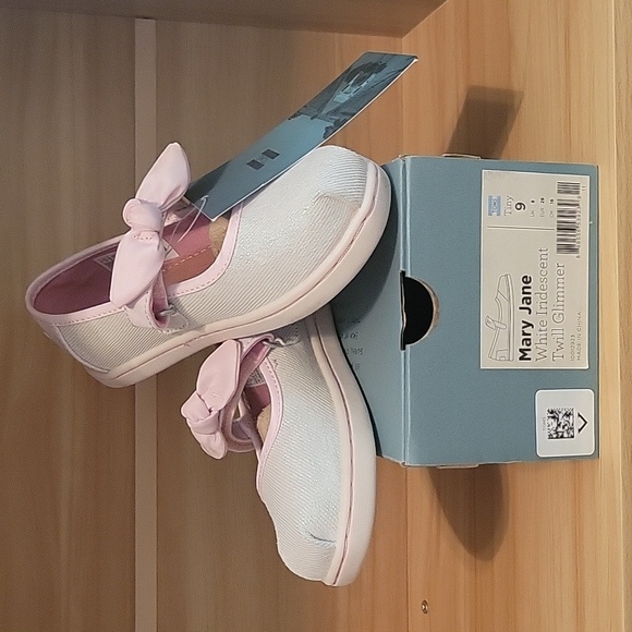 NIB Toms Mary Jane White & Pink Iridescent Twill Glimmer shoes bow bows sparkle - Picture 1 of 14